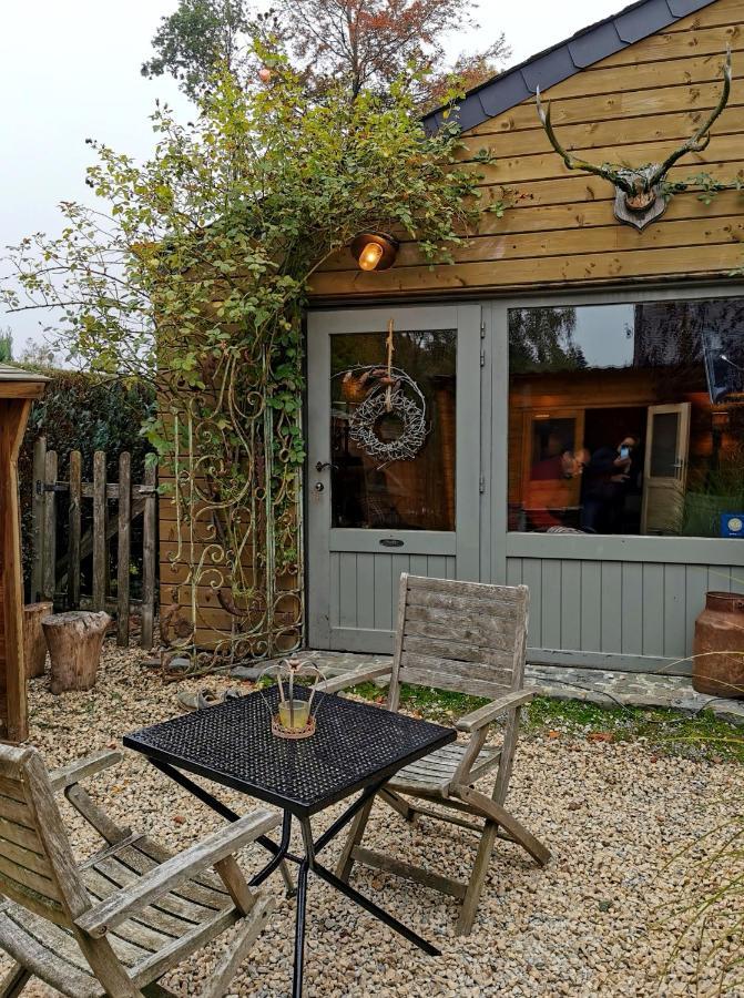 Le Cerf D'Hubert Bed & Breakfast Redu Exterior photo
